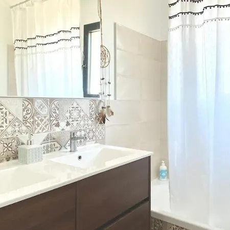 Beautiful Villa Sleeps 6 With Pool * Mios