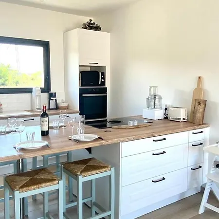 Villa Beautiful Villa Sleeps 6 With Pool Mios