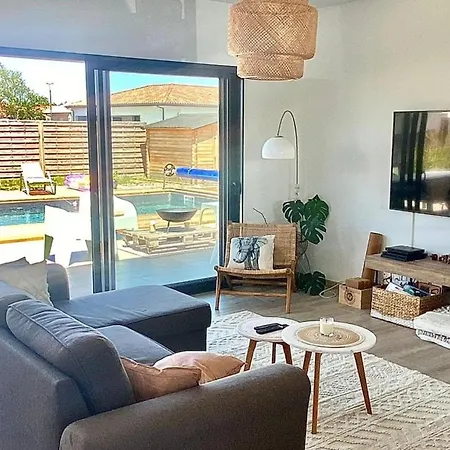 Beautiful Villa Sleeps 6 With Pool *