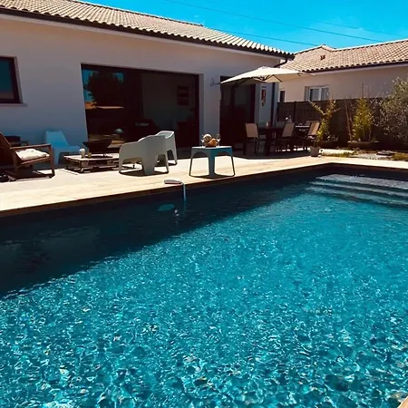 Beautiful Villa Sleeps 6 With Pool Villa